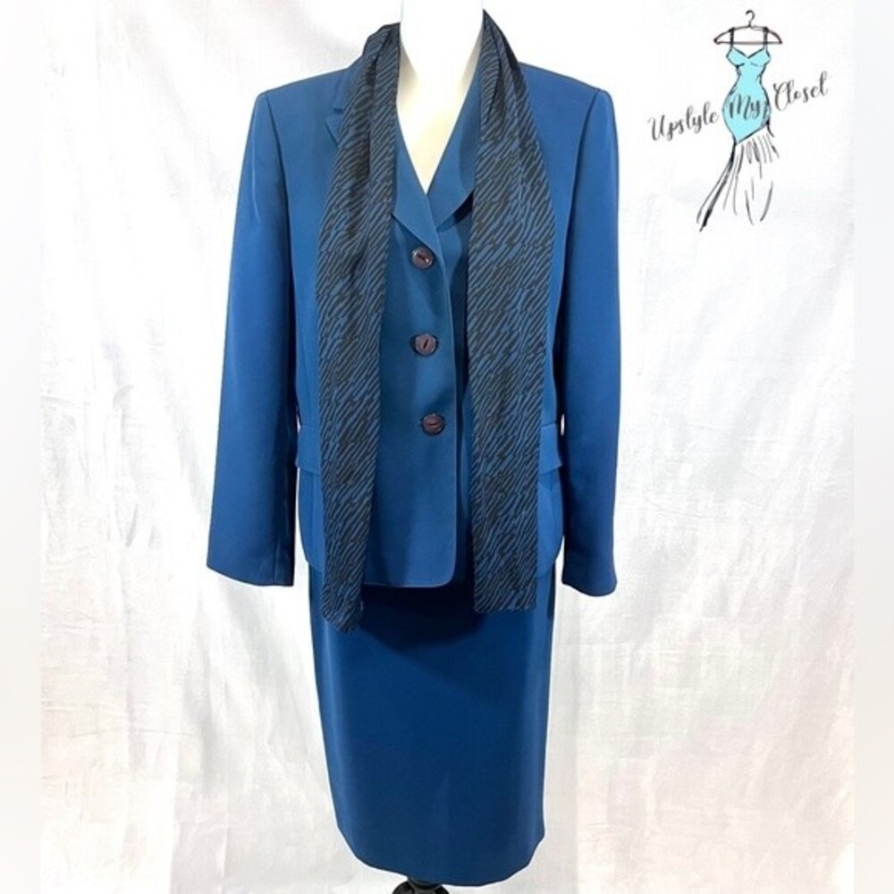 Evan Picone 3 piece blue and black skirt suit size 14P NWOT
